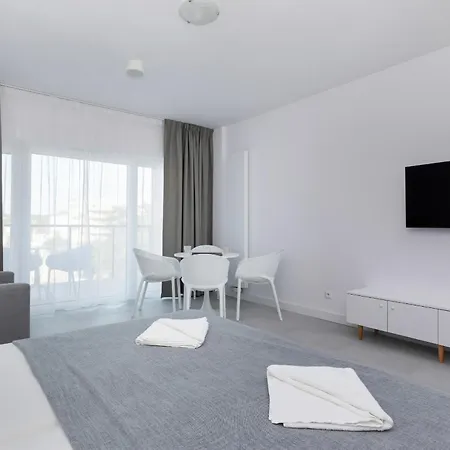 Aquamarina Prima 049 By Renters شقة